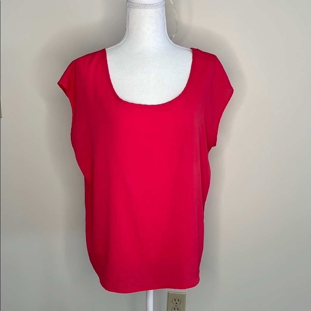 Women's Red Sleeveless Top with Cut Out. XL